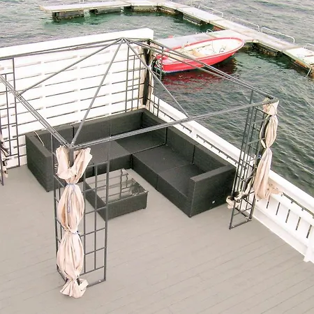 Nyaraló Sandshamn Sandshamn